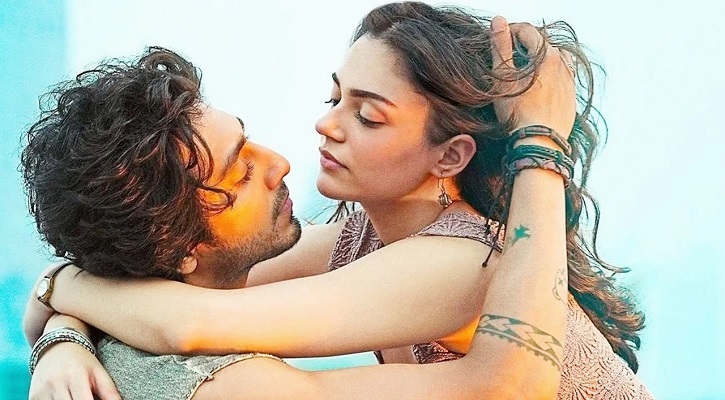 বাস্তবেও প্রেম করছেন ‘সাইয়ারা’ জুটি!