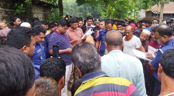 তেঁতুলিয়ায় বাড়ির পাশে মিলল যুবকের লাশ 
