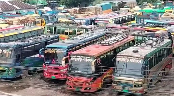 শিক্ষার্থীকে দলবদ্ধ ধর্ষণের প্রতিবাদে খাগড়াছড়িতে সড়ক অবরোধ 