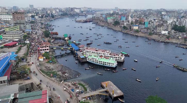 দূষণে দুর্দশা বুড়িগঙ্গার