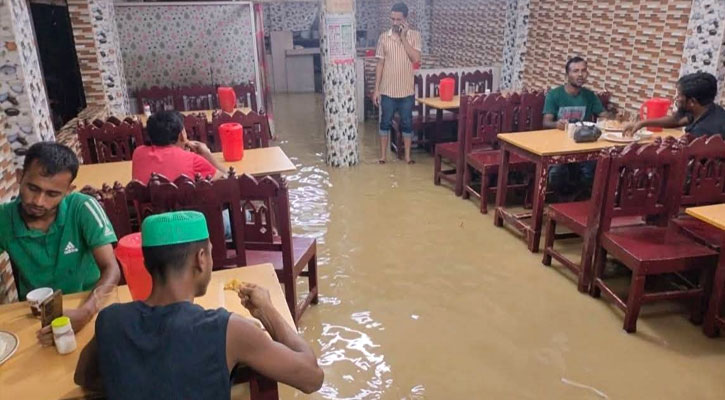 প্লাবিত ফুলগাজী বাজার, বিপৎসীমার কাছাকাছি মুহুরী নদীর পানি