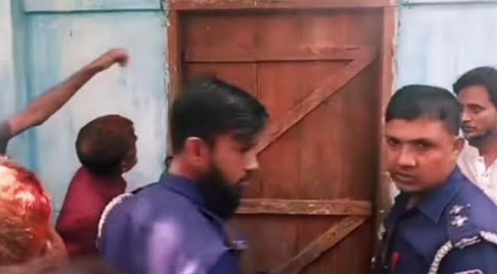 বাসার দরজা ভেঙে মিলল রেস্টুরেন্ট কর্মীর লাশ