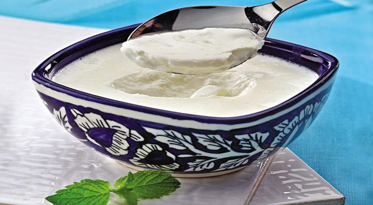 দোকানের মতো ঘন হয়ে দই জমছে না?