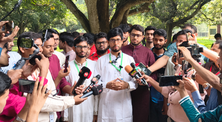 হাতের অমোচনীয় কালি উঠে যাওয়ার অভিযোগ শিবিরের ভিপি প্রার্থীর
