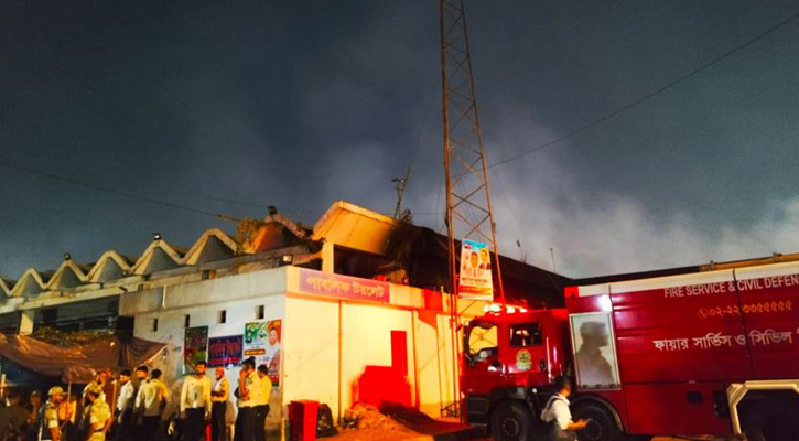 কার্গো ভিলেজে আগুন: ২৮ ঘণ্টা পরও উঠছে ধোঁয়ার কুণ্ডলী