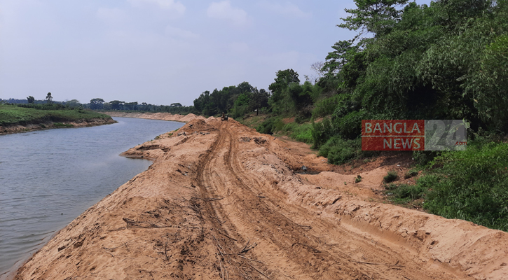 রাস্তা বানানো হয়েছে গাউচ্ছাপাড়া পয়েন্টেও।  ছবি: বাংলানিউজ